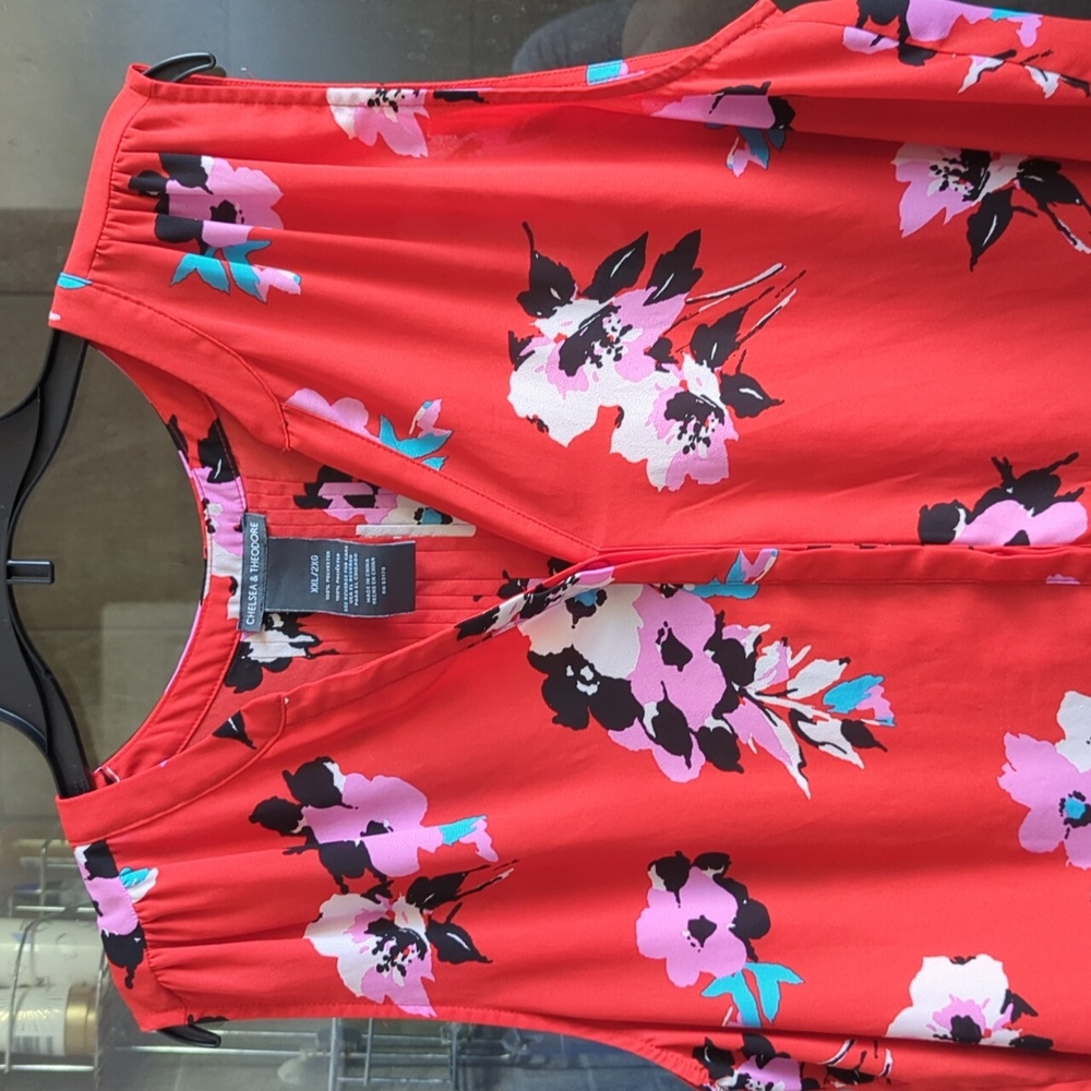 Chelsea & Theodore Sleeveless Button Down Shirt - Picture 2 of 5